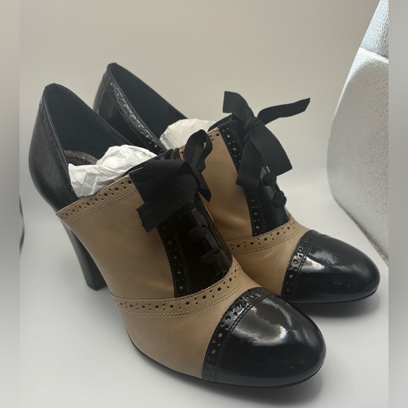 Gianni Bini jiterbug style Black and Tan Heels - Picture 6 of 8